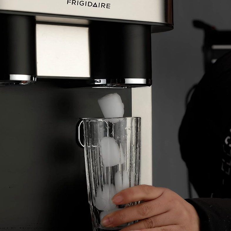 Machine &agrave; Gla&ccedil;ons de Comptoir et Distributeur d'eau 3 en 1 en Acier Inoxydable Frigidaire ( EFIC245-SS )