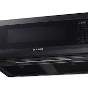 Four &agrave; Micro-Ondes &agrave; Hotte Int&eacute;gr&eacute;e "Profil Bas" de 1,1 pi&sup3; / 400 CFM en Acier Inoxydable Noir Samsung ( ME11A7510DG )