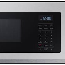 Four &agrave; Micro-Ondes &agrave; Hotte Int&eacute;gr&eacute;e "Profil Bas" de 1,1 pi&sup3; / 400 CFM en Acier Inoxydable Samsung ( ME11A7510DS )