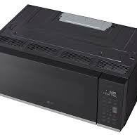 Four &agrave; Micro-Ondes &agrave; Hotte Int&eacute;gr&eacute;e 1.3 pi&sup3; / 400 CFM &agrave; Profil Bas en Acier Inoxydable LG ( MVEF1323F )