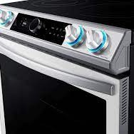 Cuisini&egrave;re Encastrable 30" &agrave; 5 &eacute;l&eacute;ments Four &agrave; Convection de  6.3 pi&sup3; / Friture &agrave; Air Blanche BESPOKE Samsung ( NE63BB871112AC )