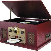 Tourne-Disque / Lecteur de Cassettes / CD / Radio 5 en 1 Nostalgia de Sylvania ( SRCD838 )